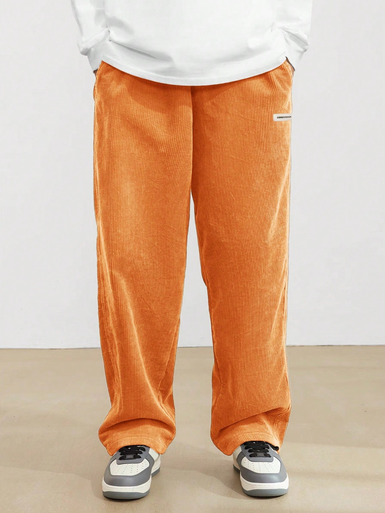 Manfinity Hypemode Loose Fit Men'S Letter Patched Detail Corduroy Pants Pants Baggy