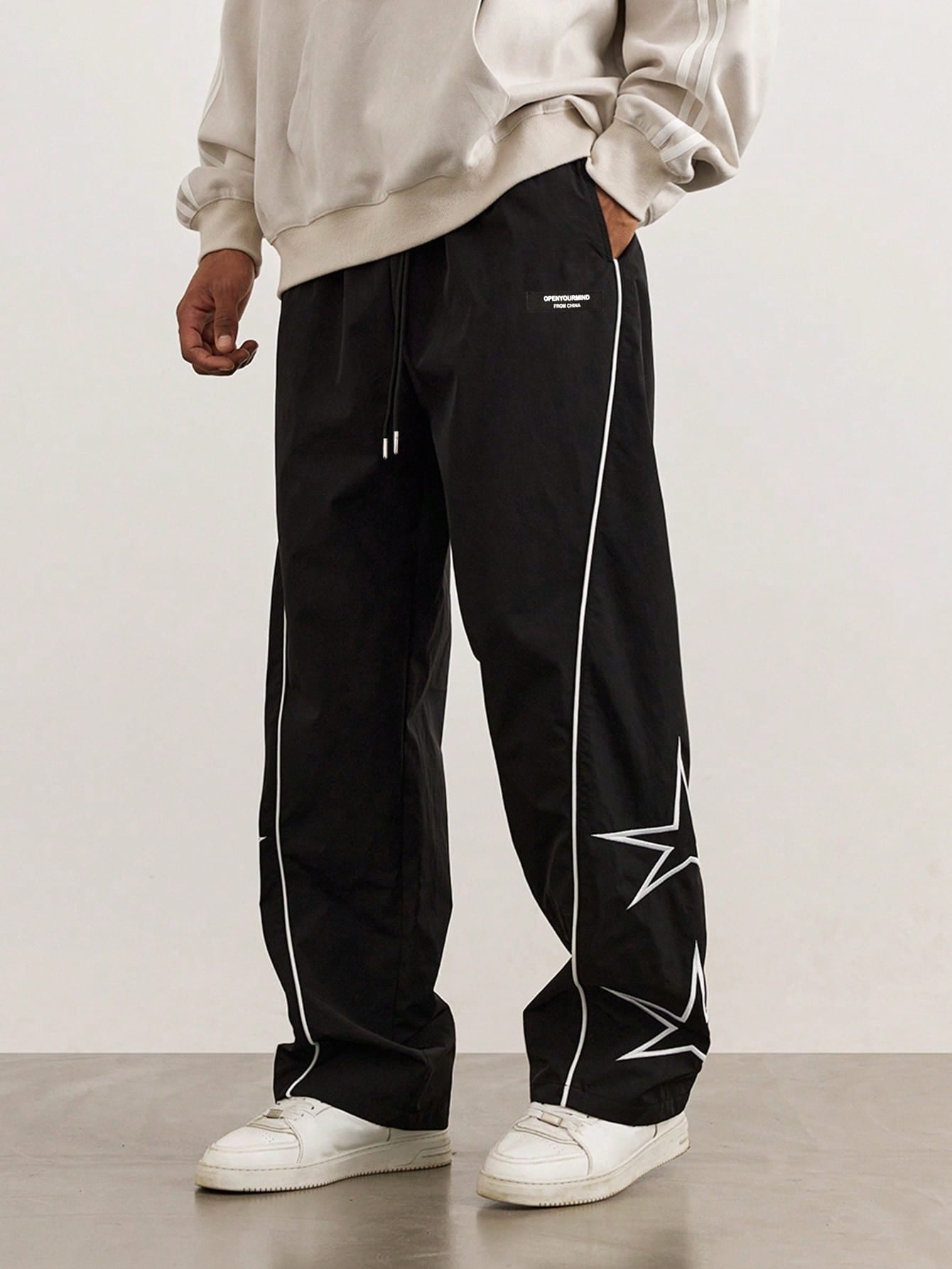 Manfinity Hypemode Men'S Loose Star Pattern Side Striped Pants
