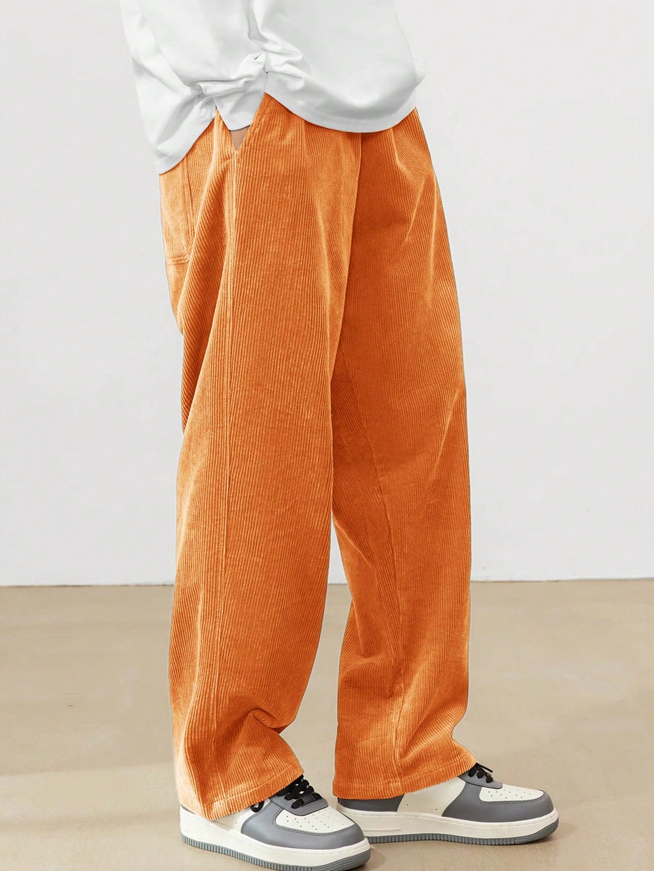 Manfinity Hypemode Loose Fit Men'S Letter Patched Detail Corduroy Pants Pants Baggy