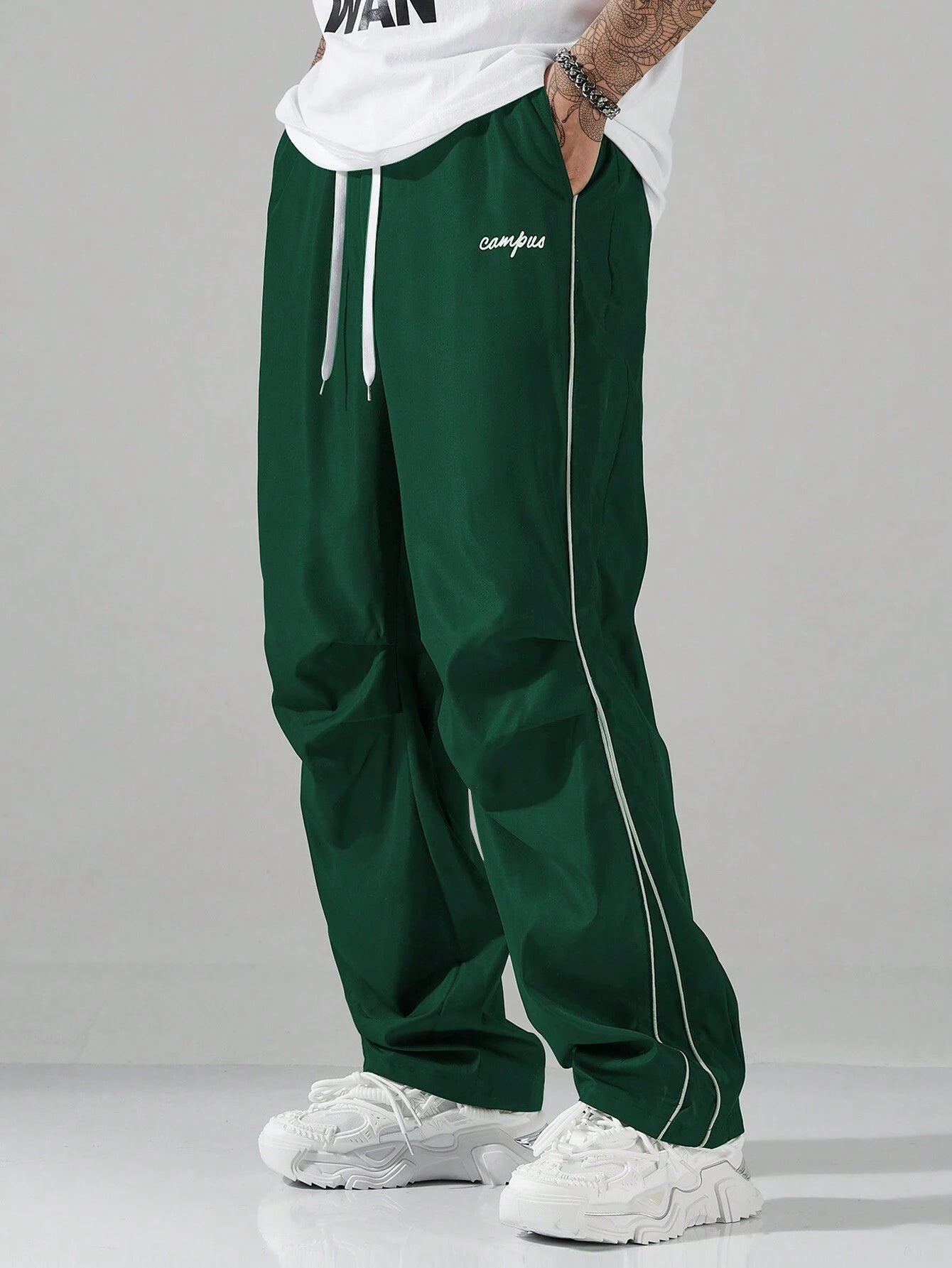 Manfinity Hypemode Men'S Letter Print Drawstring Waist Pockets Straight Loose Casual Pants Baggy Streetwear